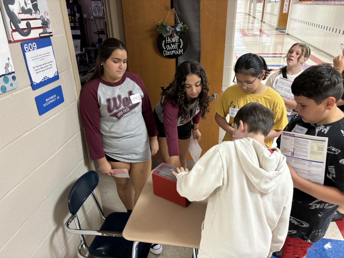 Olivia Arnaut and Grace Marotti's group grabbing a pencil!